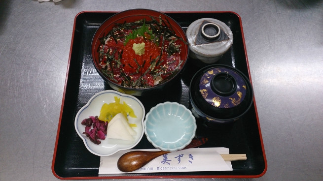 イクラまぐろ漬け丼