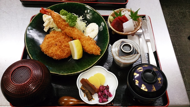 エビフライカニコロッケ定食